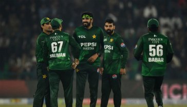 সাত বছরের অপেক্ষা শেষ: অস্ট্রেলিয়াকে ধ্বংস করে টি-টোয়েন্টি সিরিজ জিতল পাকিস্তান